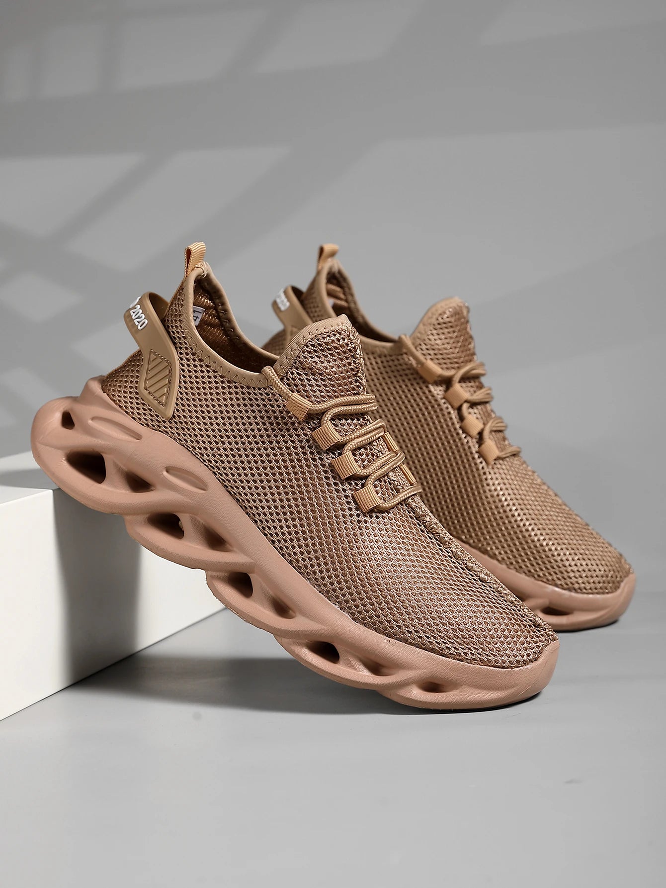 Alure Mesh Sneakers